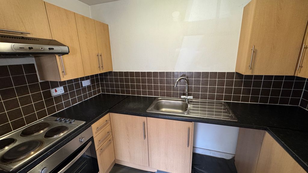 Property photo 3 of 6 Kitchen