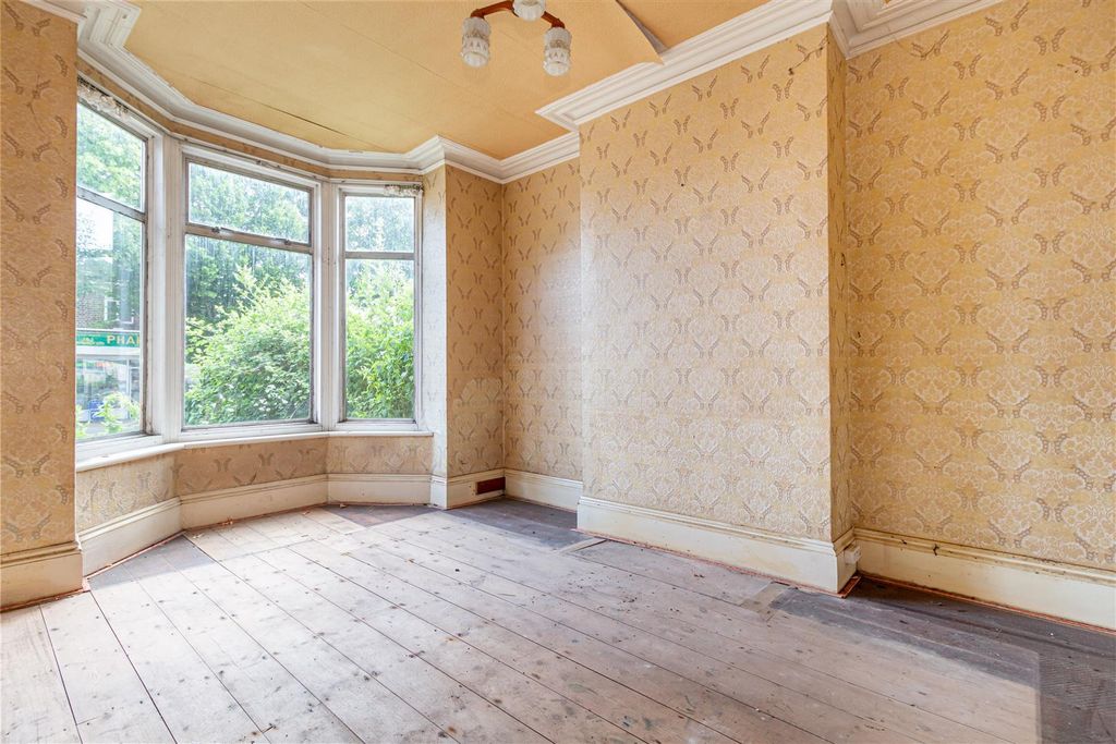 Property photo 2 of 18 Living-Room-1.Jpg