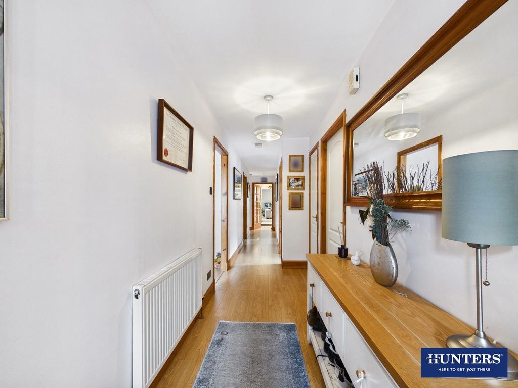 Property photo 2 of 40 Cam05424G0-Pr0157-Still021.Jpg