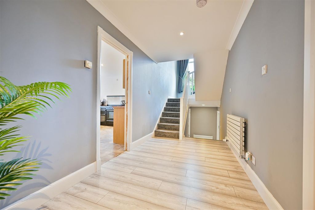 Property photo 3 of 35