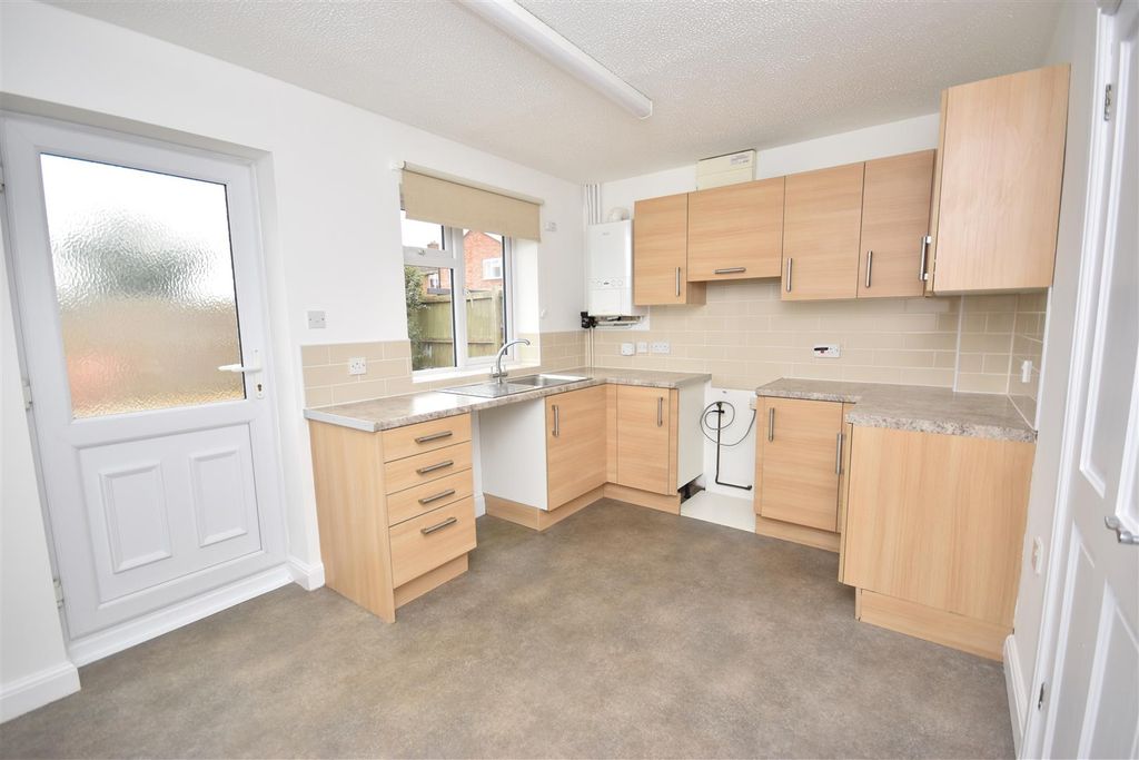 Property photo 3 of 10 Kitchen/Dining Room