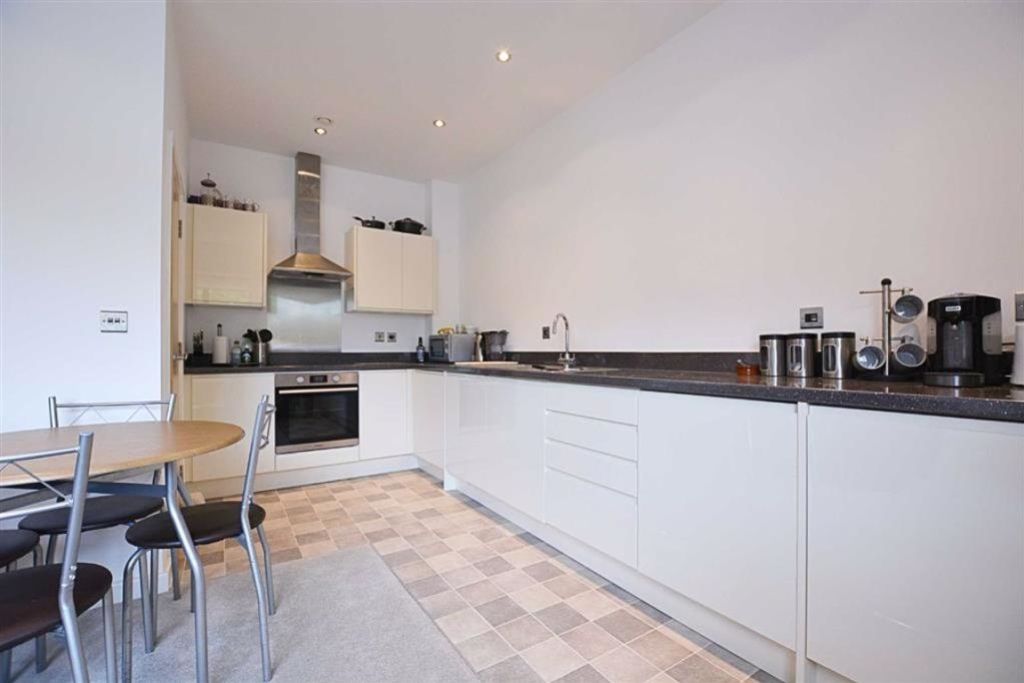 Property photo 2 of 6 Kitchen