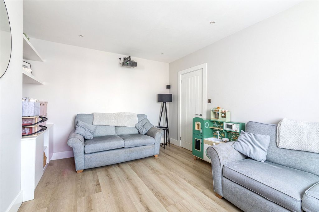 Property photo 3 of 25 Picture No. 11