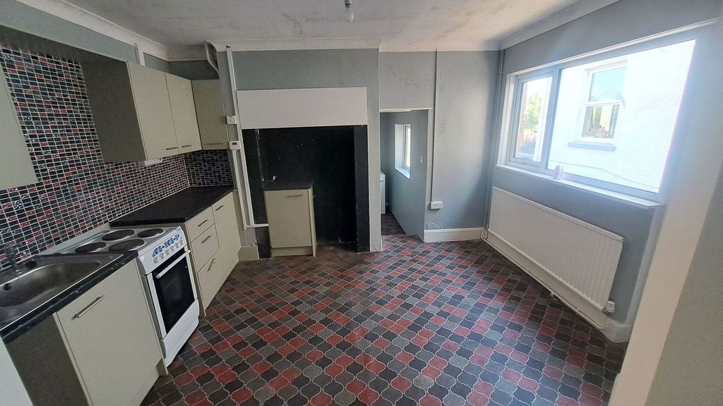 Property photo 3 of 13