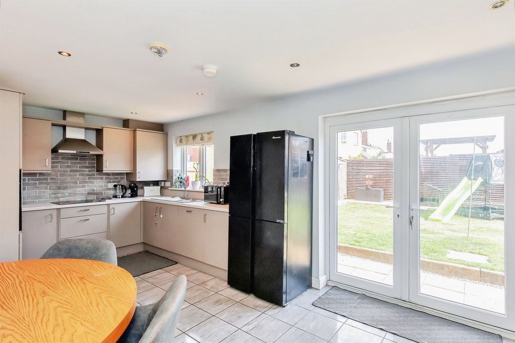 Property photo 1 of 24 Kitchen/Breakfast Room