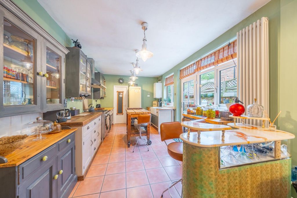 Property photo 3 of 23 Kitchen