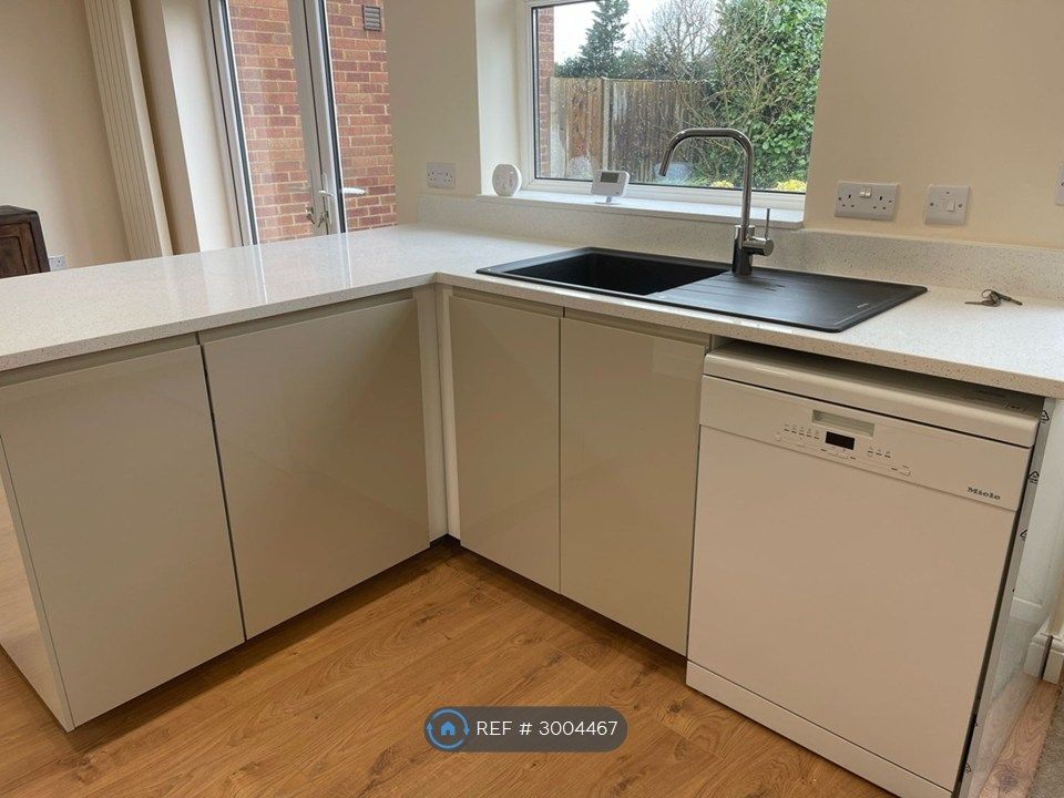 Property photo 3 of 19 Kitchen Close Up 2