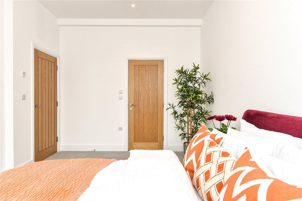 Property photo 2 of 17 Picture No. 02