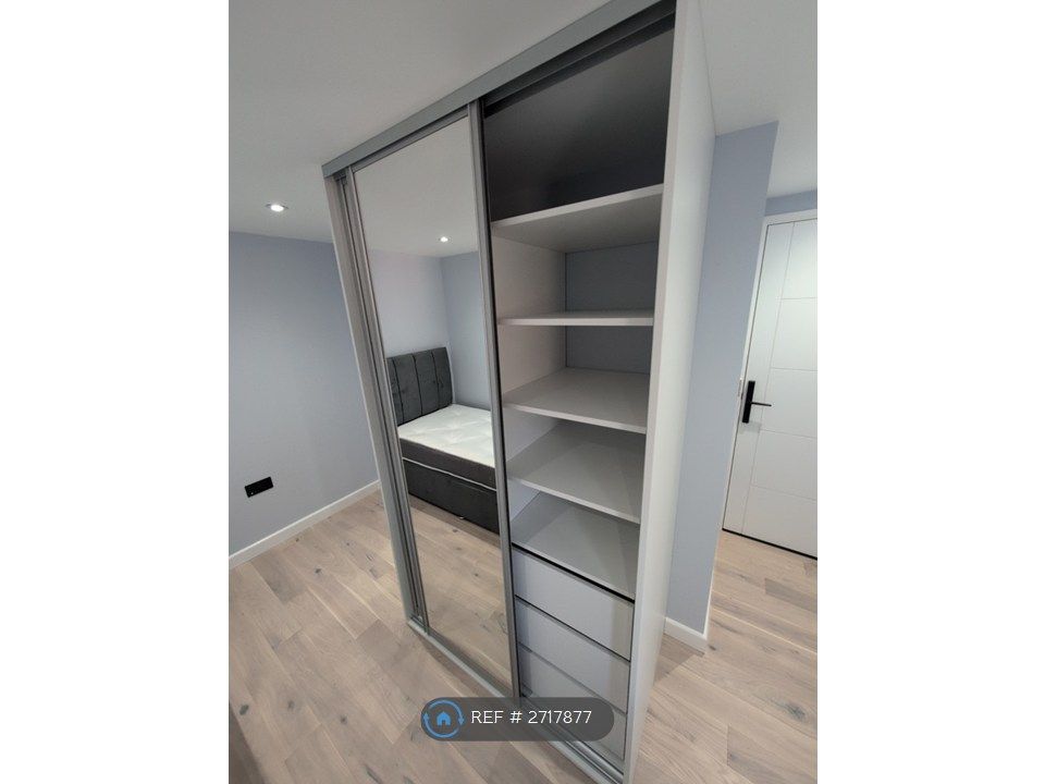 Property photo 3 of 11 Room 2 Single