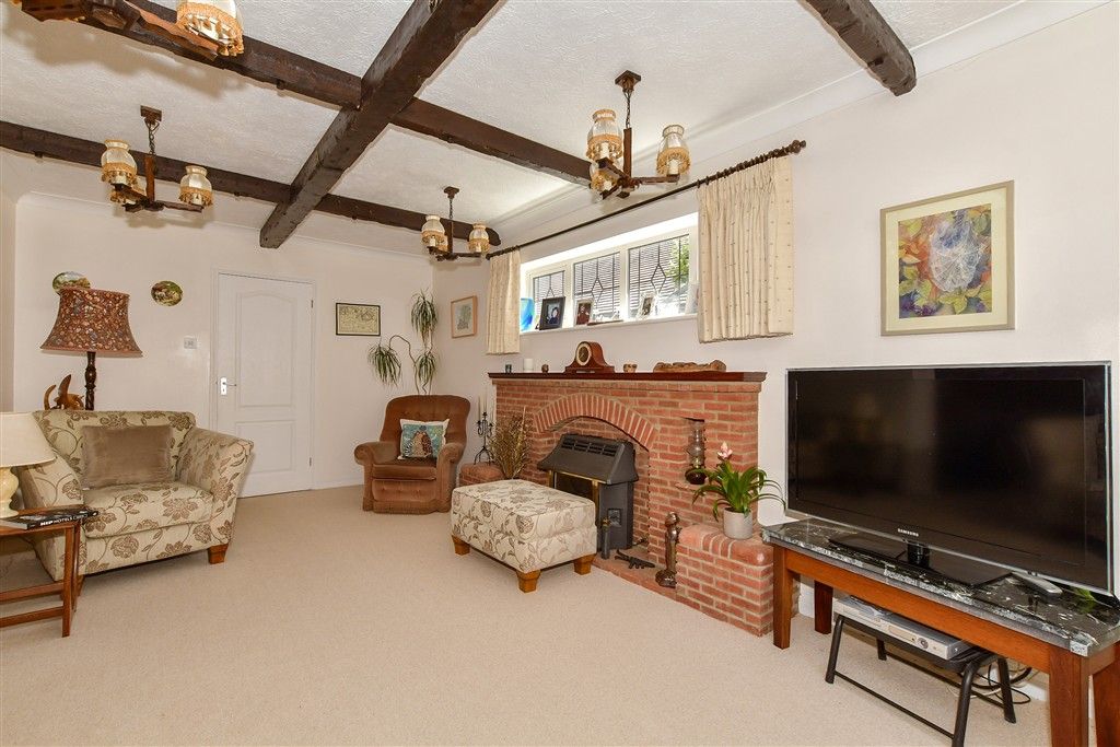Property photo 2 of 19 Lounge