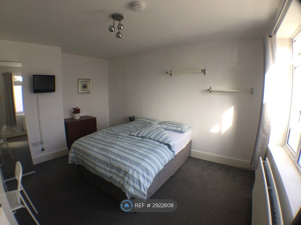 Property photo 1 of 12 Bedroom