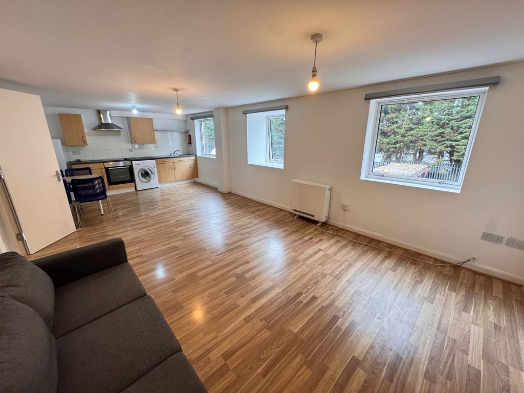 Property photo 2 of 9 4507003