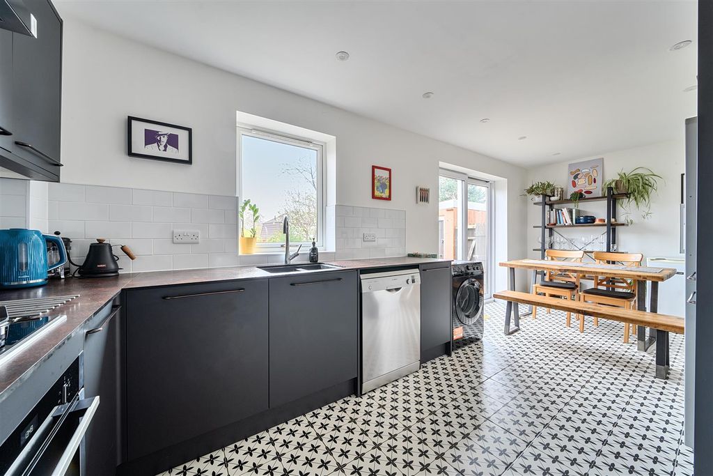 Property photo 2 of 16 Kitchen/Diner