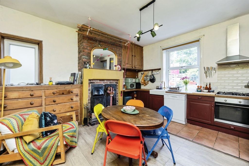 Property photo 2 of 17