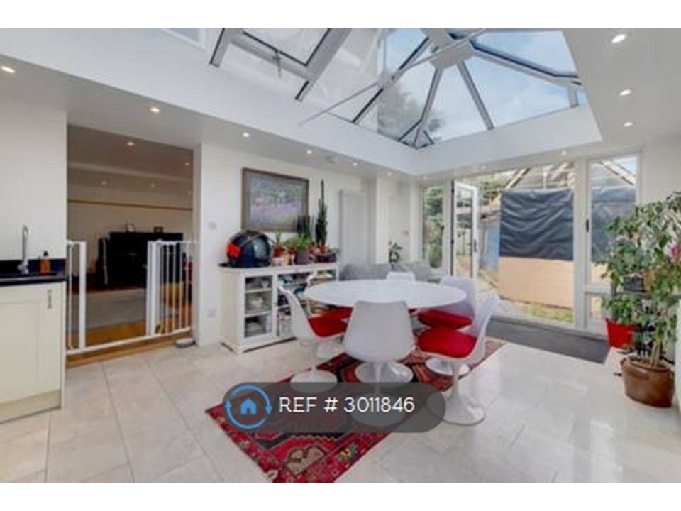 Property photo 2 of 10 Conservatory Dining Room