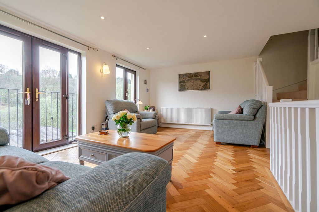 Property photo 3 of 29