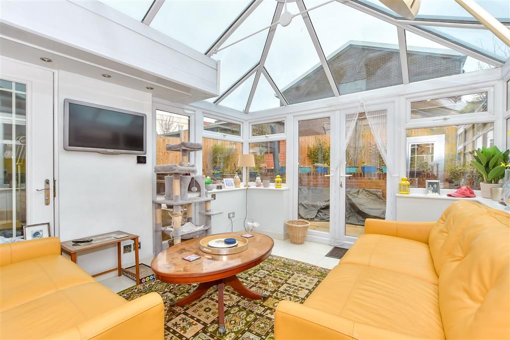 Property photo 2 of 14 Conservatory