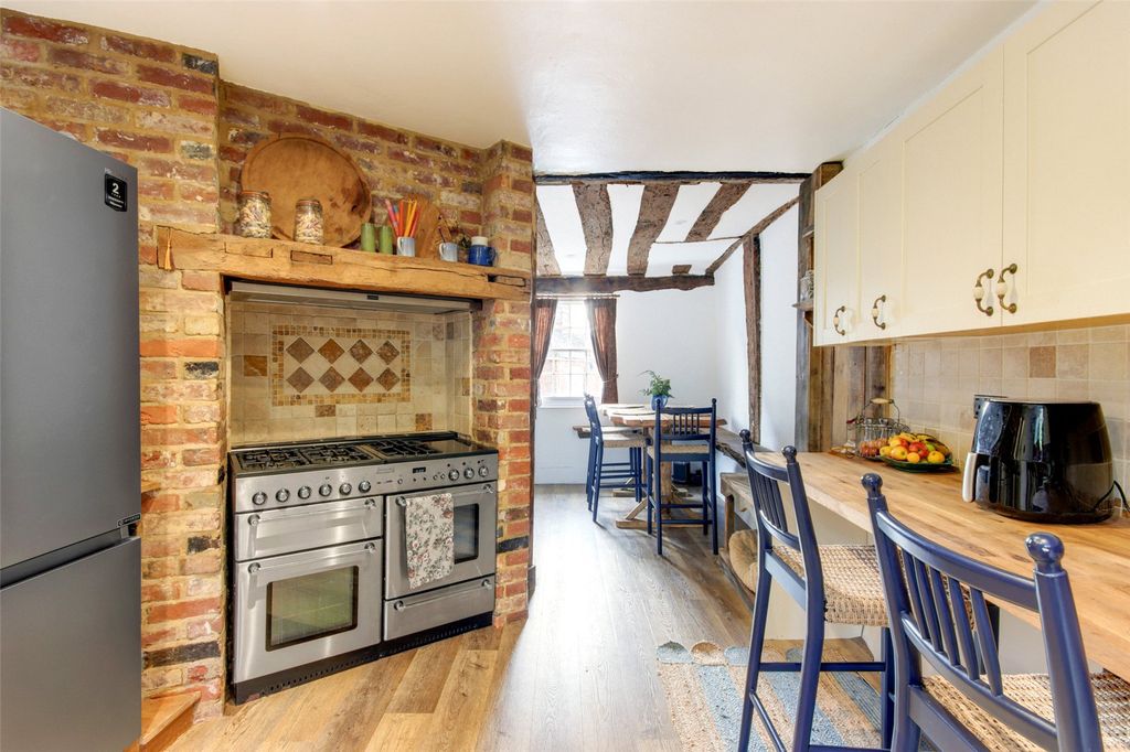 Property photo 3 of 21 Kitchen