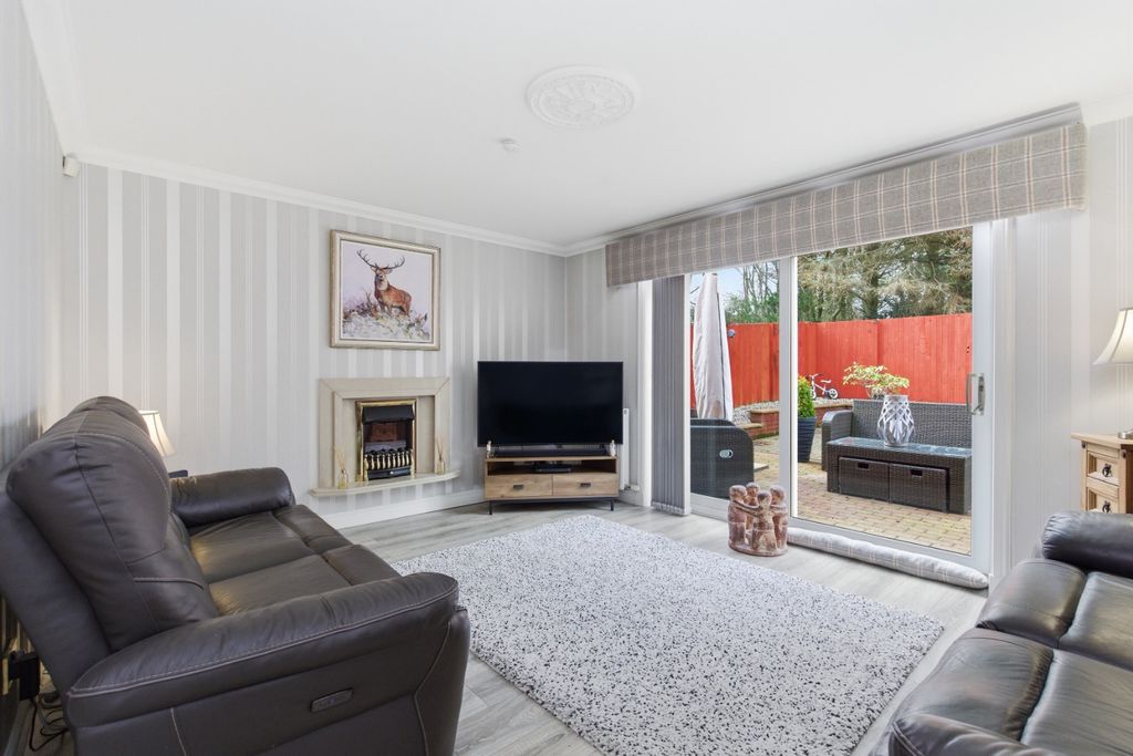 Property photo 3 of 37 4975788