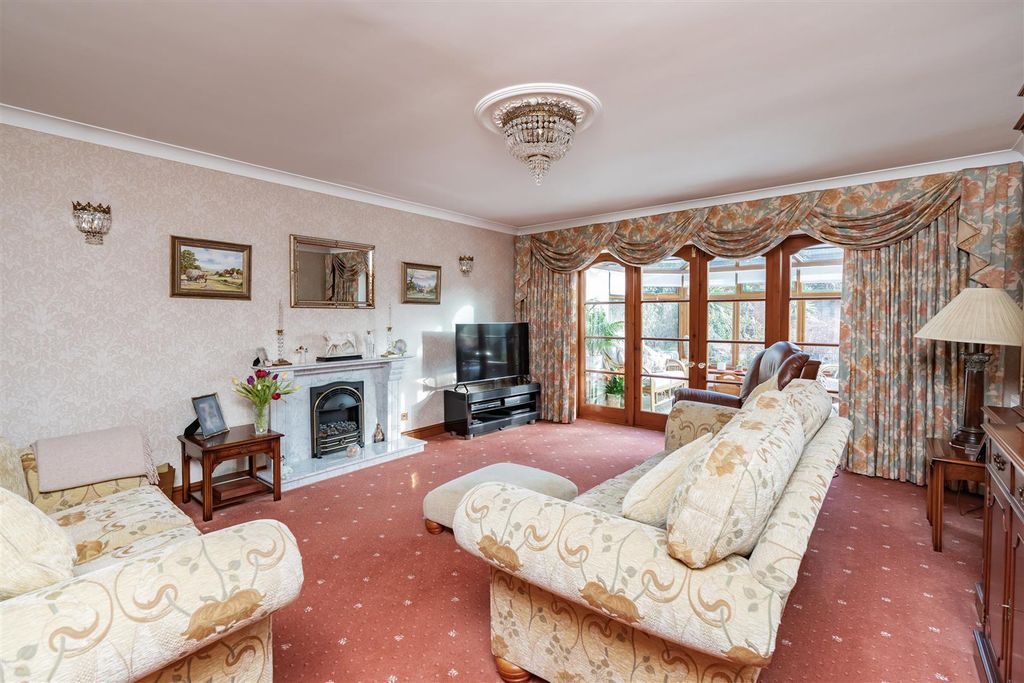 Property photo 3 of 28 Living Room