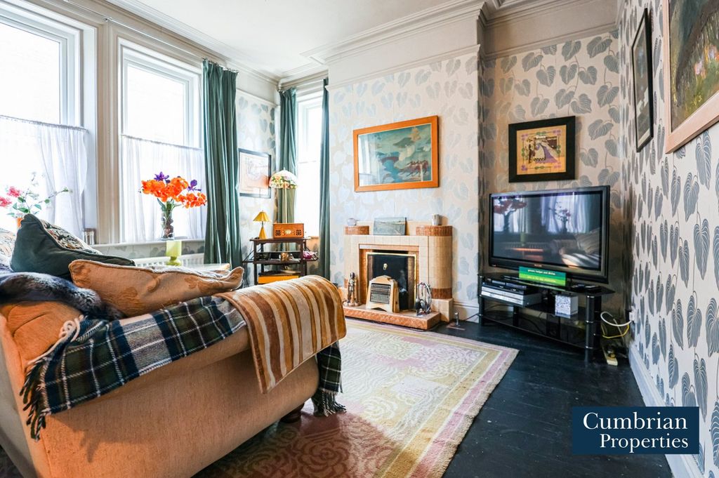 Property photo 3 of 19 Lounge