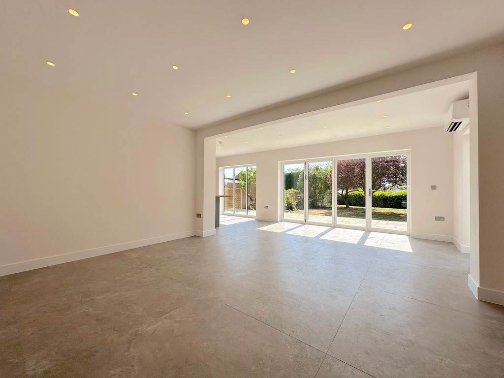 Property photo 3 of 34