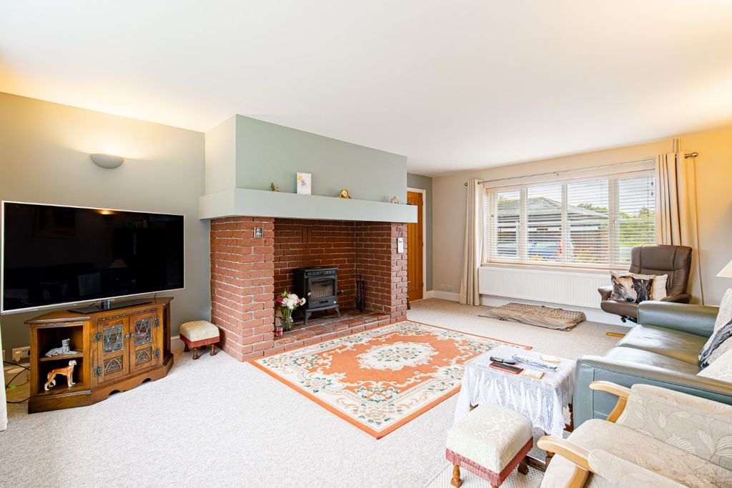 Property photo 3 of 48 5683406