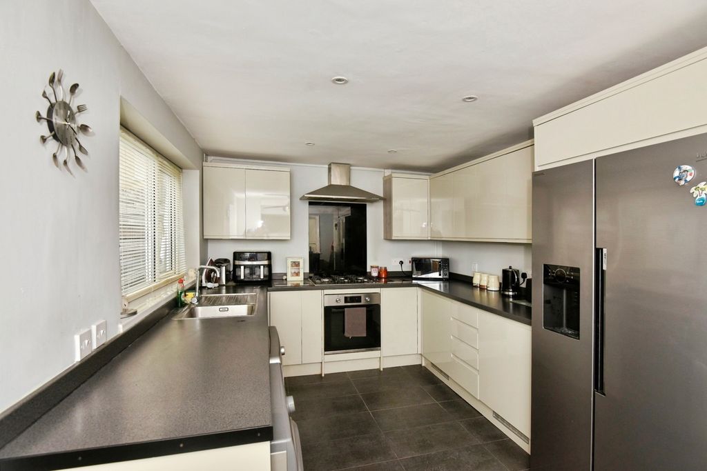 Property photo 2 of 16 Photo