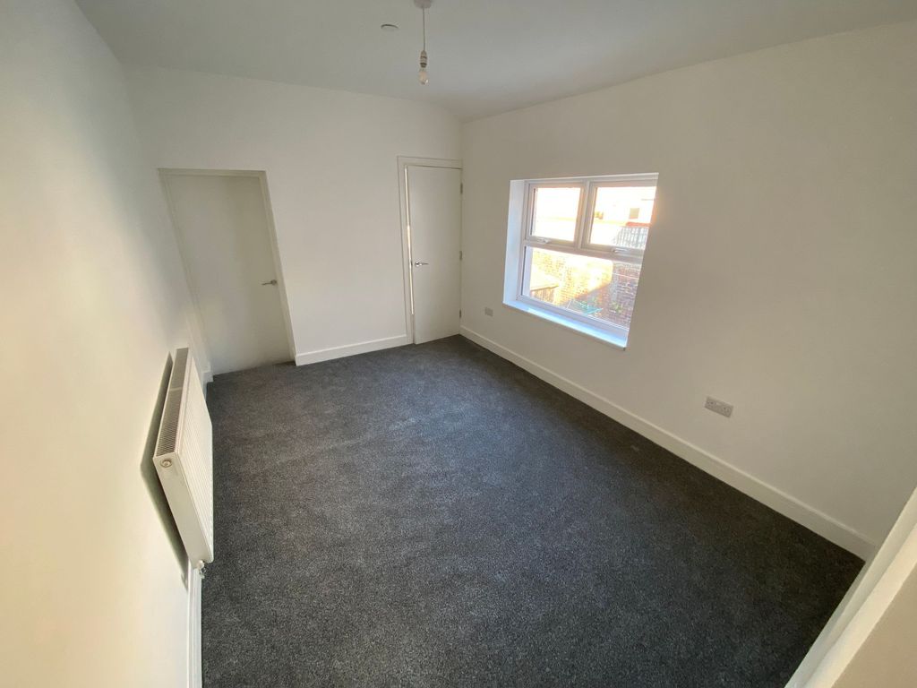 Property photo 3 of 9 Front Lounge