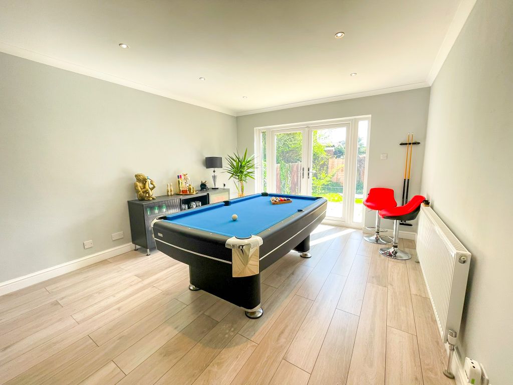 Property photo 3 of 12 Lounge