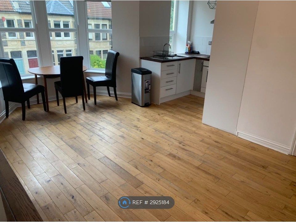 Property photo 1 of 17 Living Room