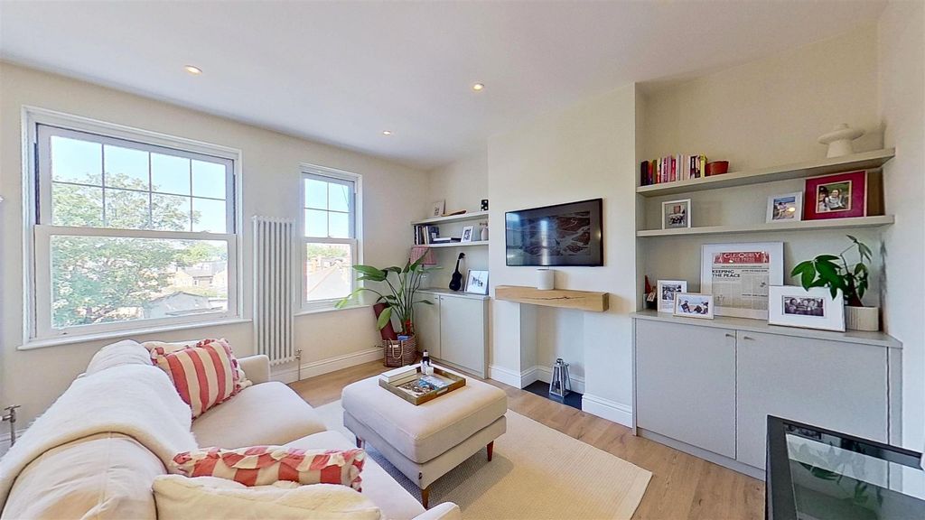 Property photo 2 of 12 Garratt-Lane-Earlsfield-London-Sw18-06222026_19482