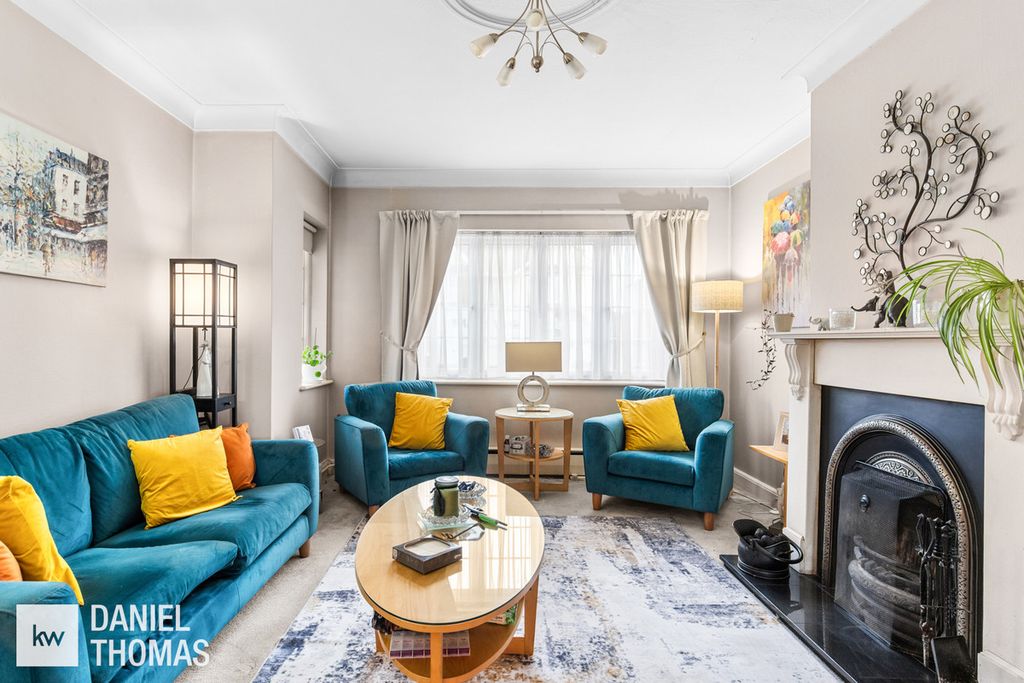 Property photo 3 of 32