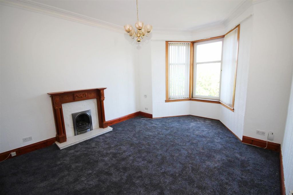 Property photo 2 of 16 Lounge