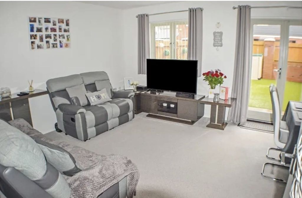 Property photo 3 of 11