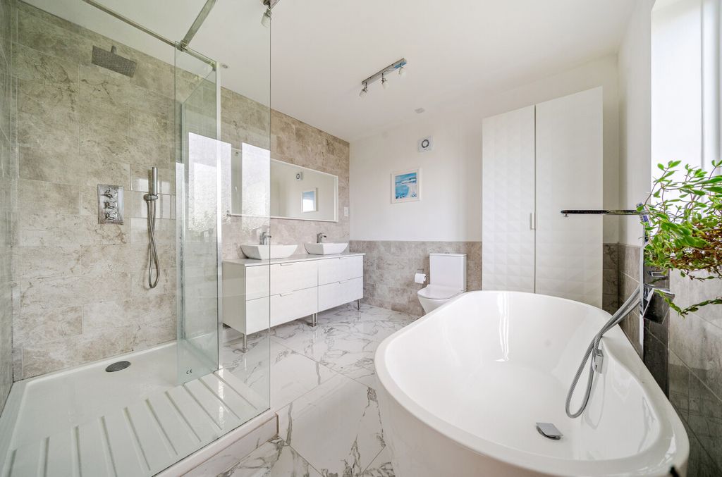 Property photo 1 of 18 En-Suite