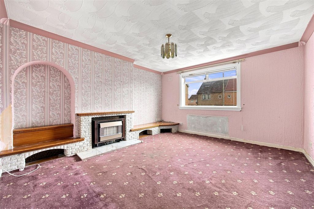 Property photo 3 of 18 05-40_Netherhill_Rd_Moodiesburn_005.Jpg