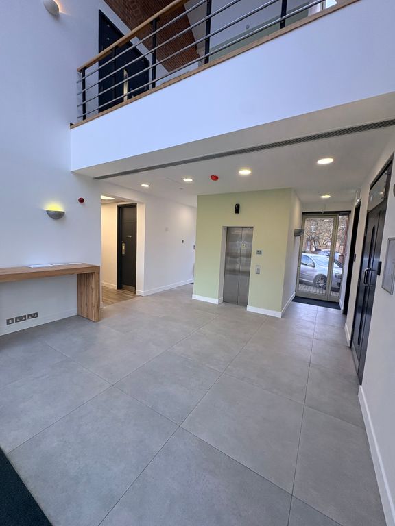 Property photo 3 of 9 Reception - Lift