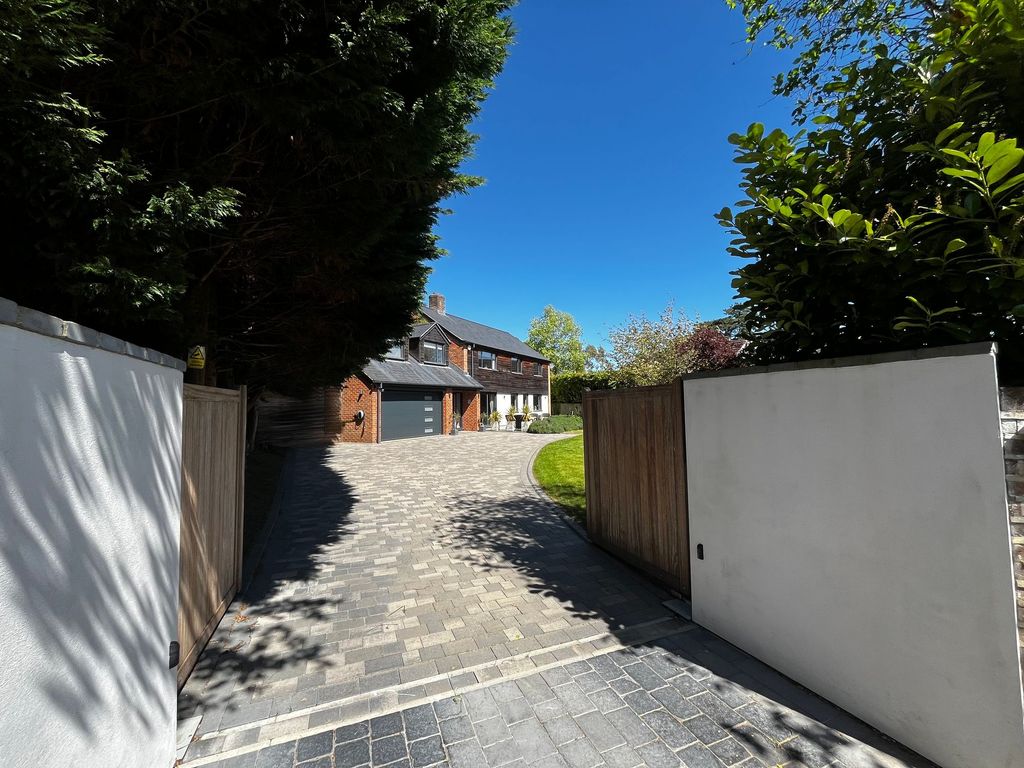 Property photo 1 of 31