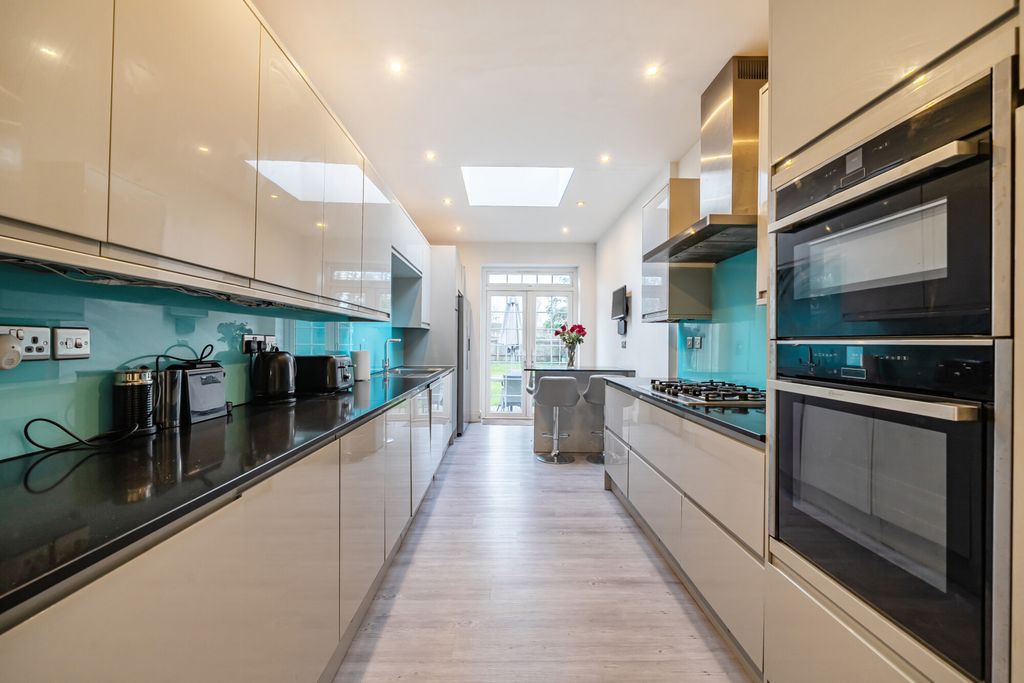 Property photo 2 of 19 1417293-12-6998Cf...