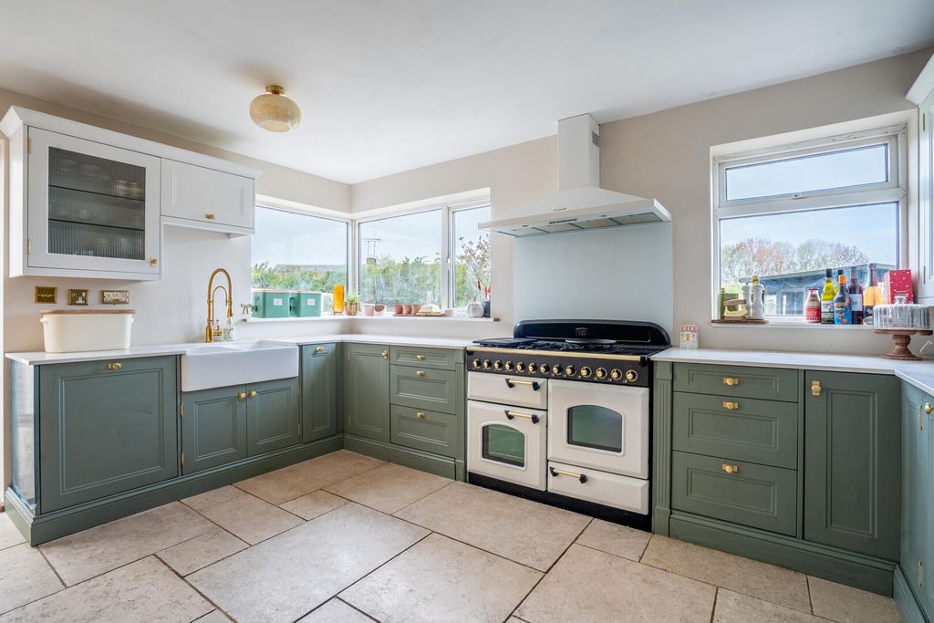 Property photo 3 of 14 Kitchen