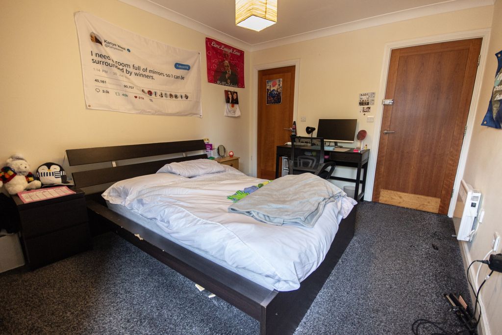 Property photo 2 of 8 1