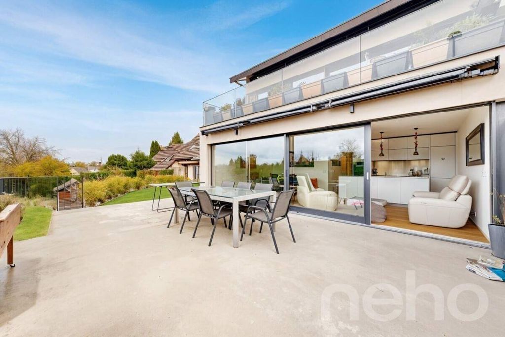 Property photo 2 of 12