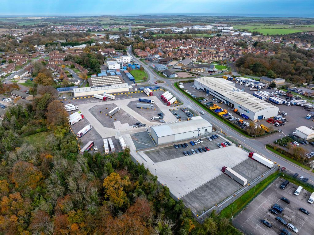 Property photo 2 of 7 Photo 1