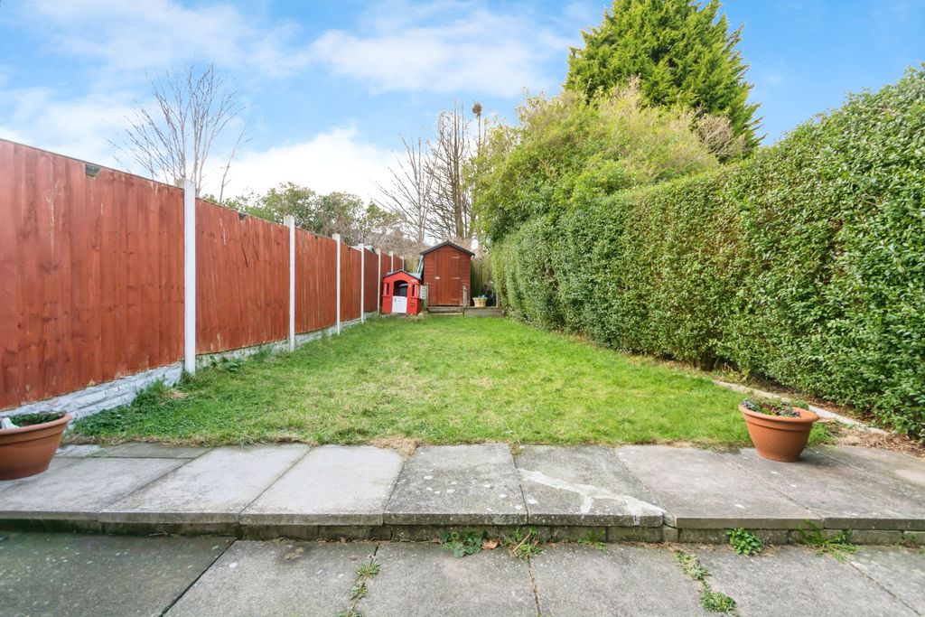 Property photo 2 of 17 Garden