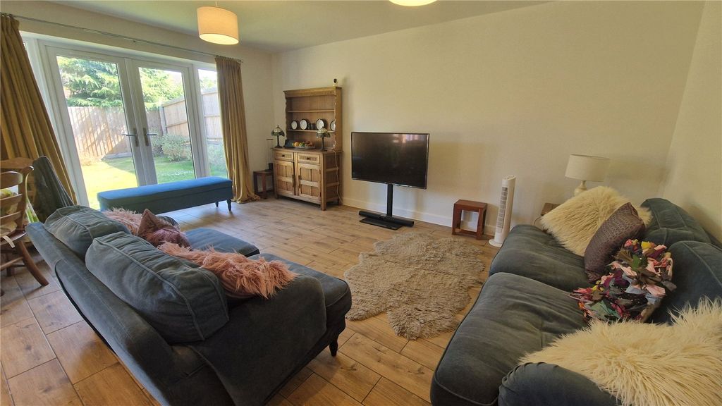 Property photo 3 of 17 Picture No. 23