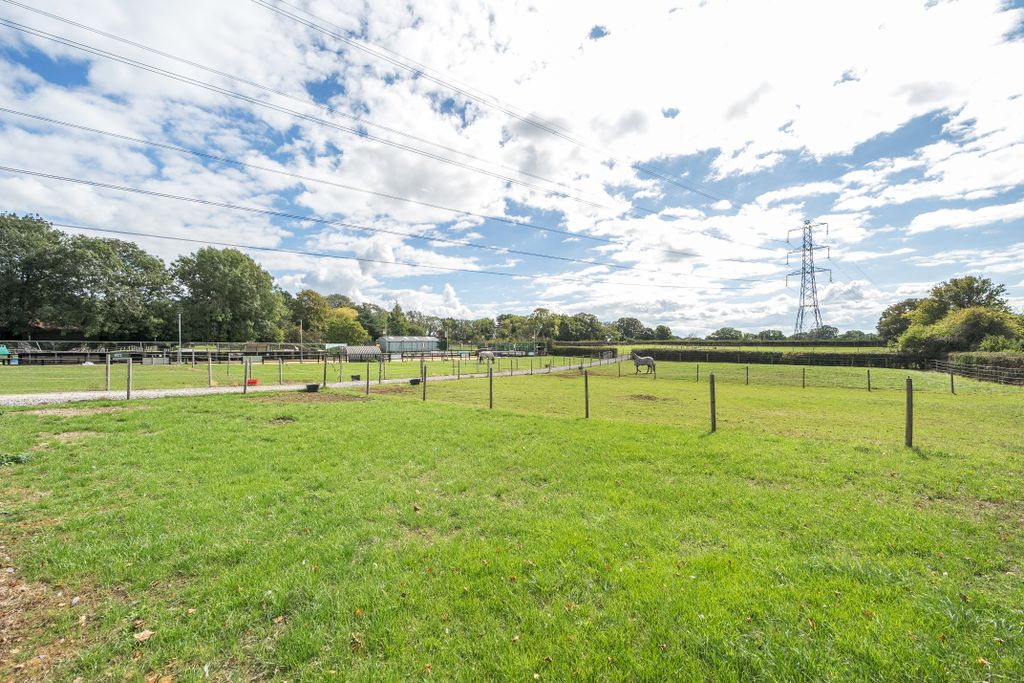 Property photo 3 of 55 1521612 (4)
