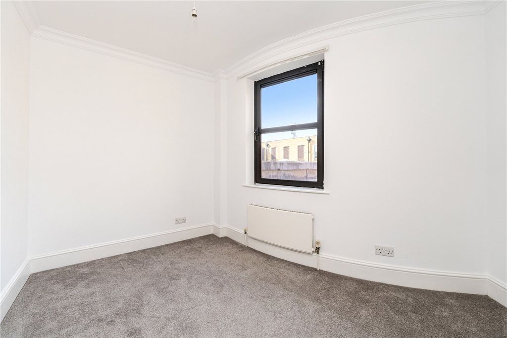 Property photo 3 of 6 Picture No. 06