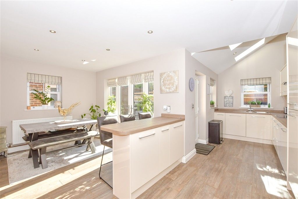 Property photo 2 of 15 Kitchen