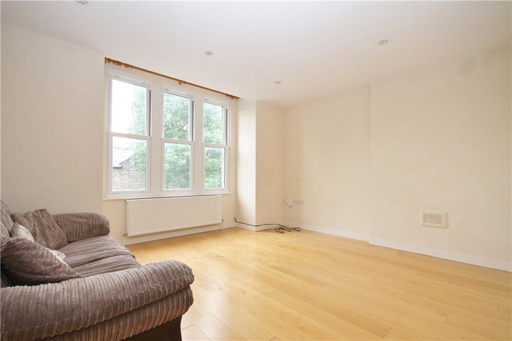 Property photo 3 of 11 Living Room